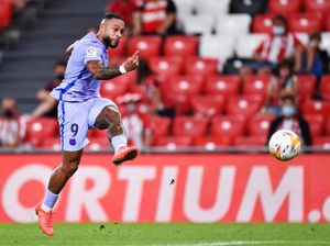 Memphis Depay Tak Pernah Bayangkan Bakal Dielu-elukan di Camp Nou