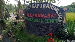 Mengunjungi Makam Sunan Cempo di Persawahan Klaten