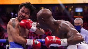 Momen Manny Pacquiao Dikalahkan Yordenis Ugas