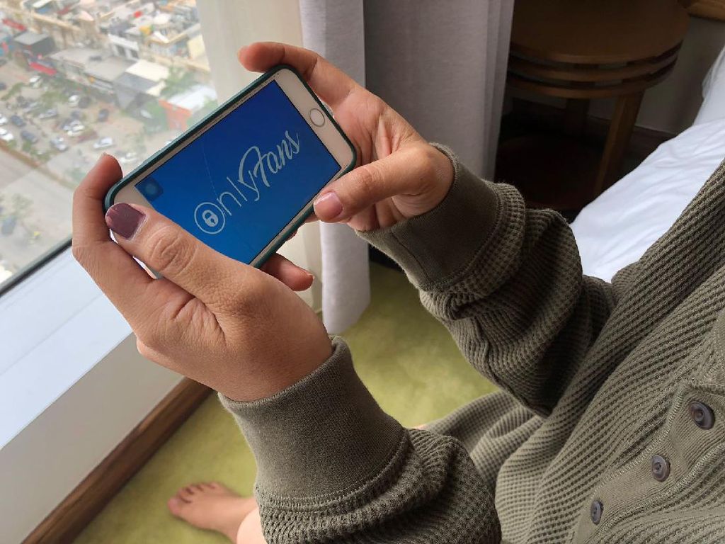 Perawat Ini Alih Profesi Jadi Model OnlyFans, Foto Jempolnya Jadi Fetish Perawat Ini Alih Profesi Jadi Model OnlyFans, Foto Jempolnya Jadi Fetish
