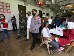 Kapolri Pastikan Vaksinasi untuk Buruh Dipercepat hingga Akhir Agustus