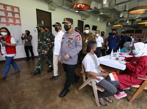 Kapolri Pastikan Vaksinasi untuk Buruh Dipercepat hingga Akhir Agustus Kapolri Pastikan Vaksinasi untuk Buruh Dipercepat hingga Akhir Agustus