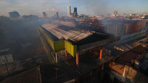 Pasar Kembang Surabaya Terbakar