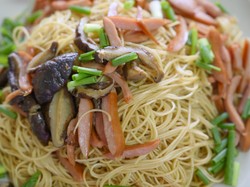 Resep Bihun Goreng Sosis Untuk Sarapan Bareng Anak