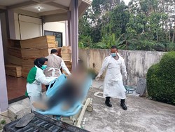 Leher Terlilit Benang Layang-layang Lalu Tabrak Pohon, Bikers di Blitar Tewas