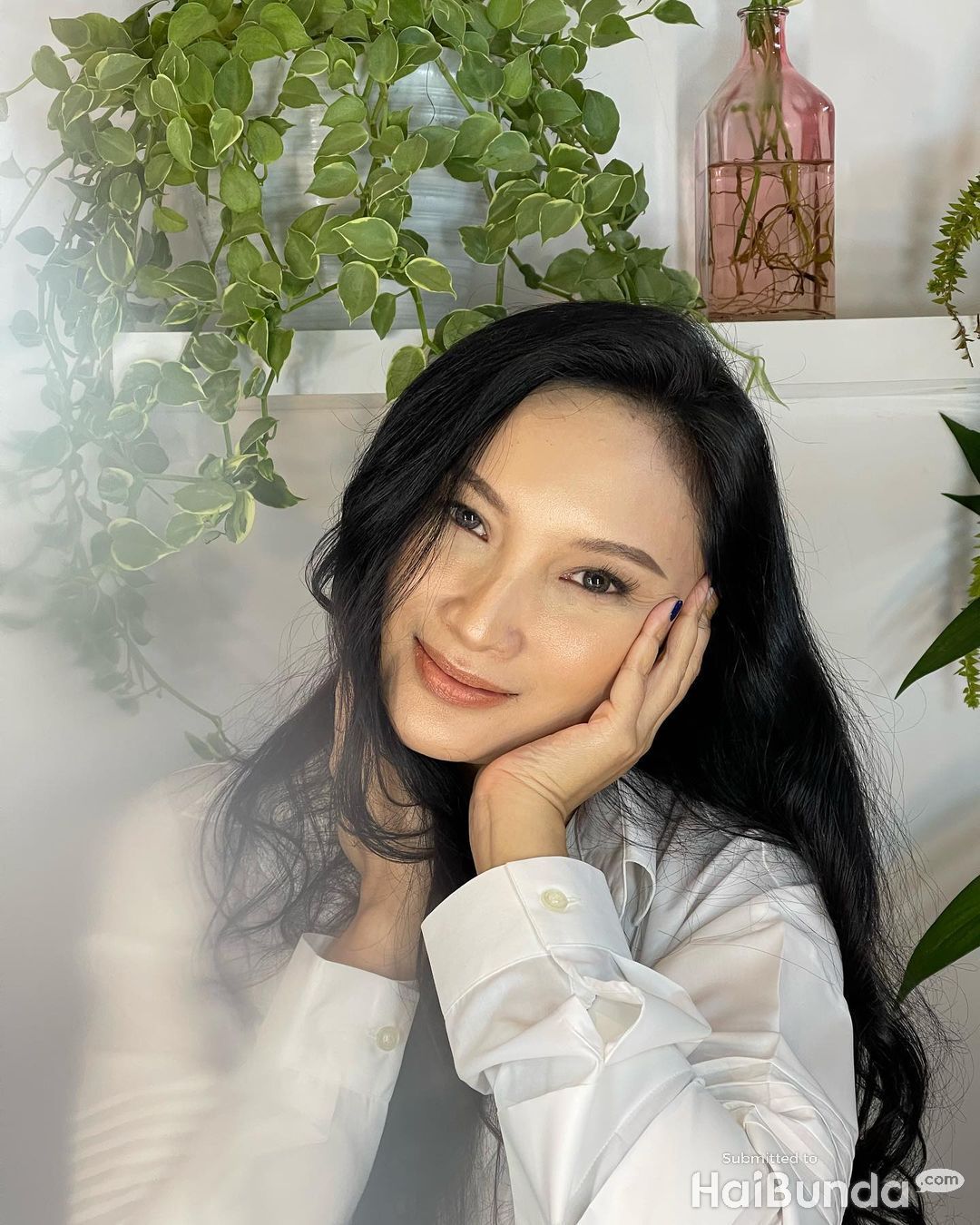 tips skincare agar awet muda ala tata cahyani