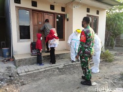 Satu Keluarga di Sidoarjo yang Isoman Dipindahkan ke Isoter Hotel Delta Mayang