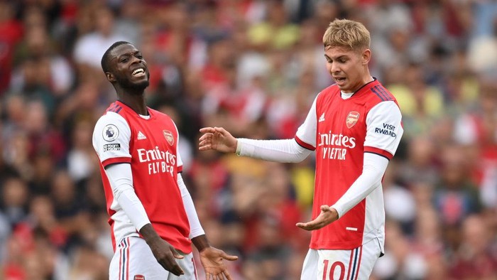 LONDON, ENGLAND - AUGUST 22: Nicolas Pepe and Emile Smith Rowe look frustrated during the Premier League match between Arsenal  and  Chelsea at Emirates Stadium on August 22, 2021 in London, England. (Photo by Michael Regan/Getty Images)