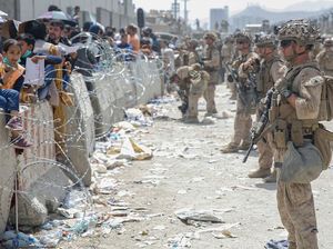 Australia Evakuasi 800 Orang, Tapi Tolak Beri Visa ke Mantan Satpam Kedutaannya