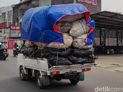 Bahaya! Aksi Pikap Obesitas Mengaspal di Tangerang Selatan