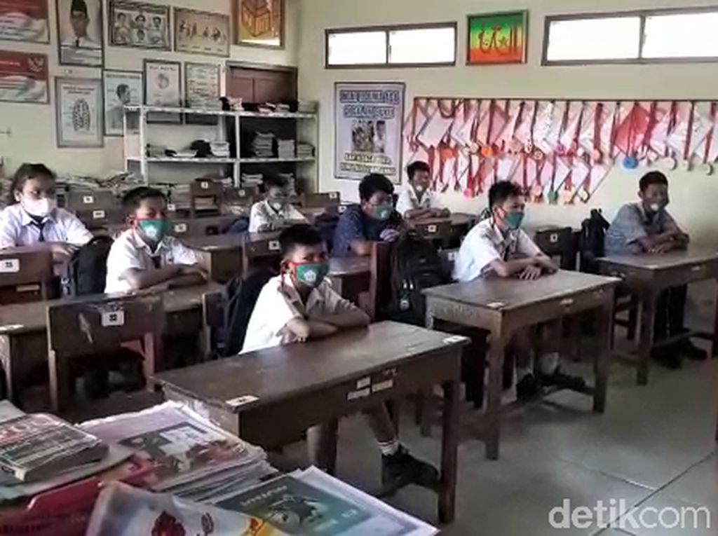 Potret Suasana Sekolah Tatap Muka Perdana di Rembang