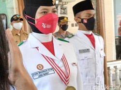 Cerita Anak Tukang Beras Pembawa Baki Bendera Merah Putih di Istana