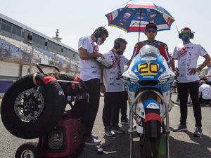 Dimas Ekky Raih Poin di Jerez, Atribut Kemerdekaan RI Warnai CEV Moto2 Dimas Ekky Raih Poin di Jerez, Atribut Kemerdekaan RI Warnai CEV Moto2