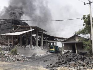 DLH Sukabumi Ingatkan Pencemaran Pembakaran Batu Kapur Pakai Ban