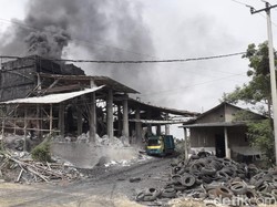 DLH Sukabumi Ingatkan Pencemaran Pembakaran Batu Kapur Pakai Ban