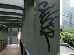 JPO Instagrammable Bundaran Senayan Jadi Sasaran Aksi Vandal