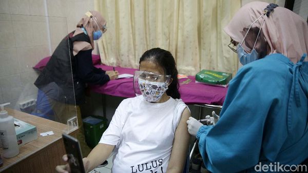 Ekspresi Para Ibu Hamil Saat Disuntik Vaksin Pfizer
