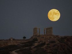 Saat Rasulullah Diminta Kaum Quraisy Membelah Bulan, Ini Kisahnya