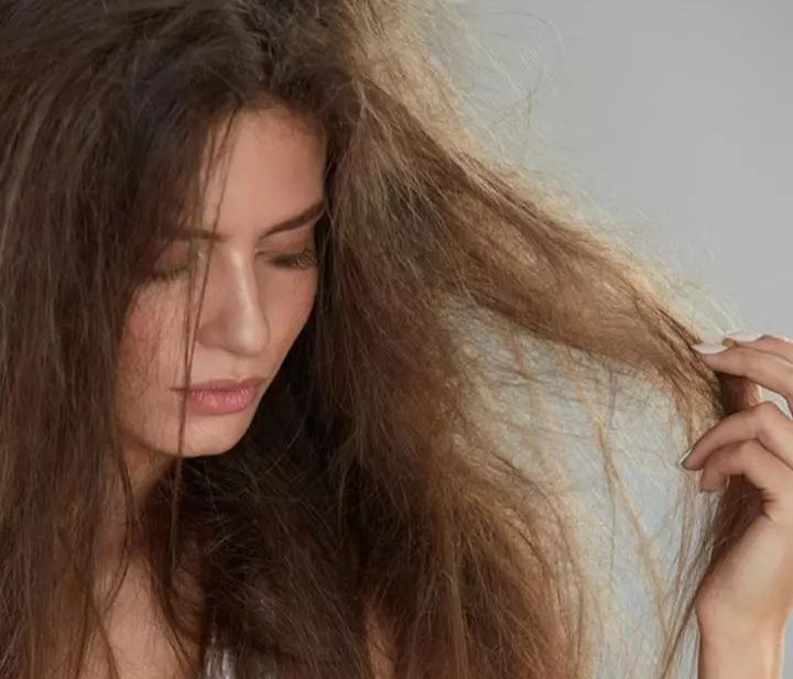 Gangguan pada batang rambut mengakibatkan rambut rusak/Foto: Pinterest.com/stylecraze