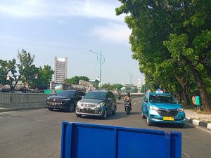 75 Mobil Diputar Balik di Ganjil Genap Jl Gatot Subroto Pagi Ini