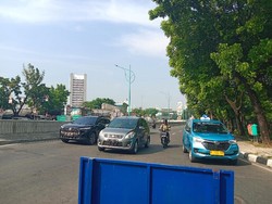 75 Mobil Diputar Balik di Ganjil Genap Jl Gatot Subroto Pagi Ini