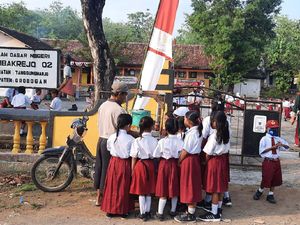 Gegara Murid Berkerumun Saat Jajan, Sekolah Tatap Muka di SDN Ini Dihentikan Gegara Murid Berkerumun Saat Jajan, Sekolah Tatap Muka di SDN Ini Dihentikan