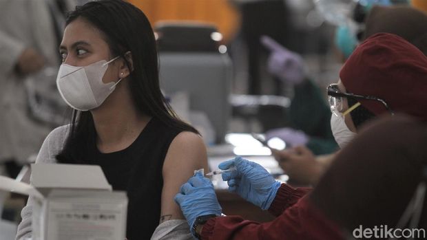Program vaksinasi COVID-19 massal terus digencarkan di Yogyakarta. Vaksinasi COVID-19 itu kali ini sasar kelompok rentan mulai transgender hingga lansia.