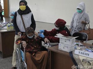 Baru 26,78%, Pemerintah Genjot Vaksinasi Lansia