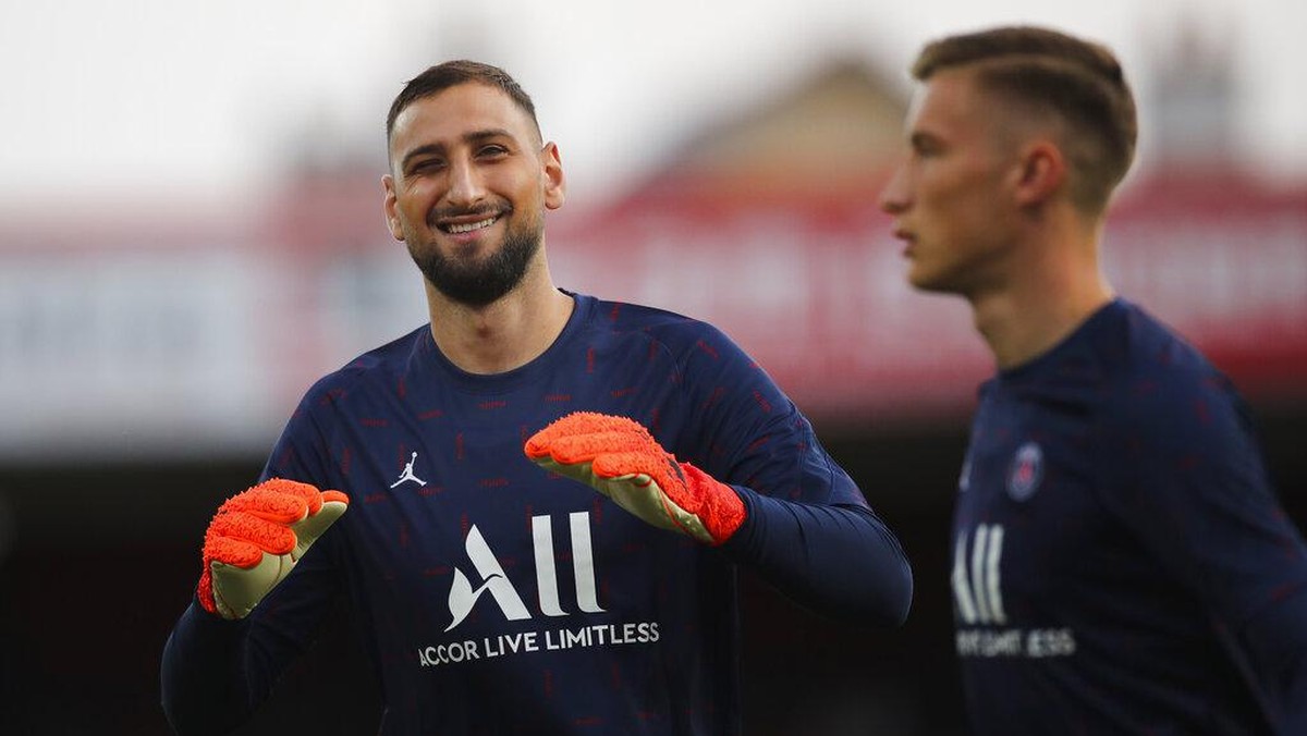 Gianluigi Donnarumma siap bersaing dengan Keylor Navas untuk posisi kiper utama Paris Saint-Germain (Foto: AP/Daniel Cole)