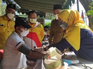 Golkar Jatim Gelar Vaksinasi untuk 1.000 Warga di Gresik