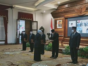 Lantik BAZNAS, Khofifah Titip 6.000 Yatim Piatu karena Ortu Meninggal COVID-19 Lantik BAZNAS, Khofifah Titip 6.000 Yatim Piatu karena Ortu Meninggal COVID-19