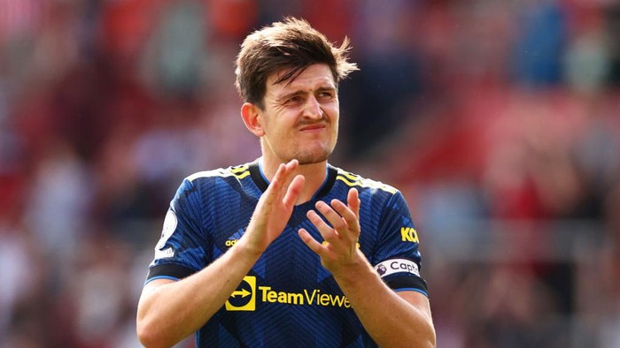 SOUTHAMPTON, ENGLAND - AUGUST 22: Harry Maguire of Manchester United applauds the fans following the Premier League match between Southampton and Manchester United at St Marys Stadium on August 22, 2021 in Southampton, England. (Photo by Ryan Pierse/Getty Images)