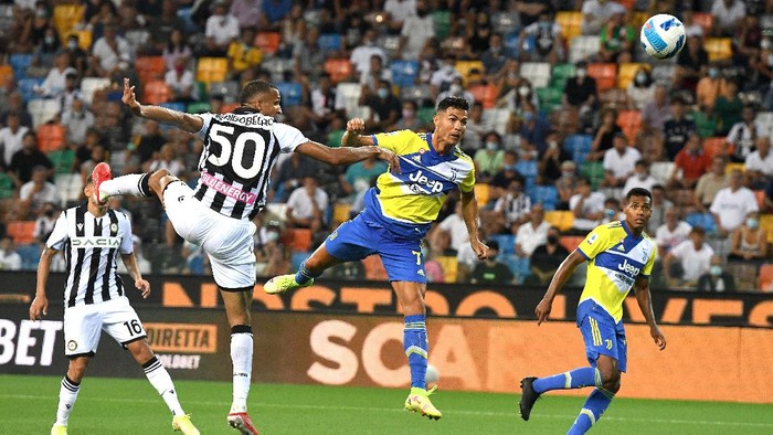 Juventus UDINE, ITALY - AUGUST 22: Cristiano Ronaldo of Juventus scores his team's third goal before the referee disallowed it during the Serie A match between Udinese Calcio v Juventus at Dacia Arena on August 22, 2021 in Udine, Italy. (Photo by Alessandro Sabattini/Getty Images)