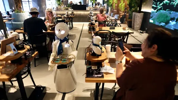 Kafe Ini Pelayannya Robot, Dioperasikan Kaum Difabel dari Rumah