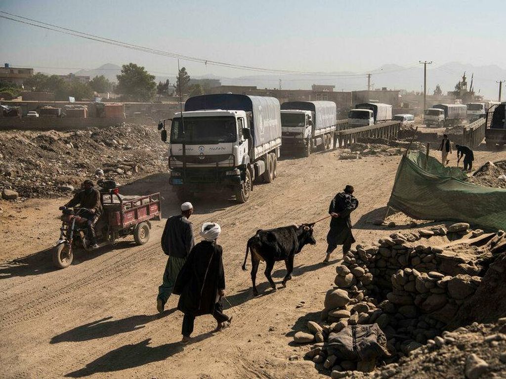 Derita Krisis di Afghanistan: Bahan Pokok Mahal-Uang Tunai Langka