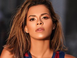 Wow! Model Playboy Mau Beli Tisu Bekas Hapus Air Mata Messi