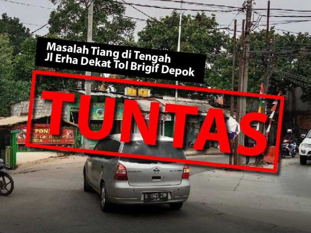 Before-After Tiang Tengah Jl Erha Dekat Tol Brigif Depok Dicabut