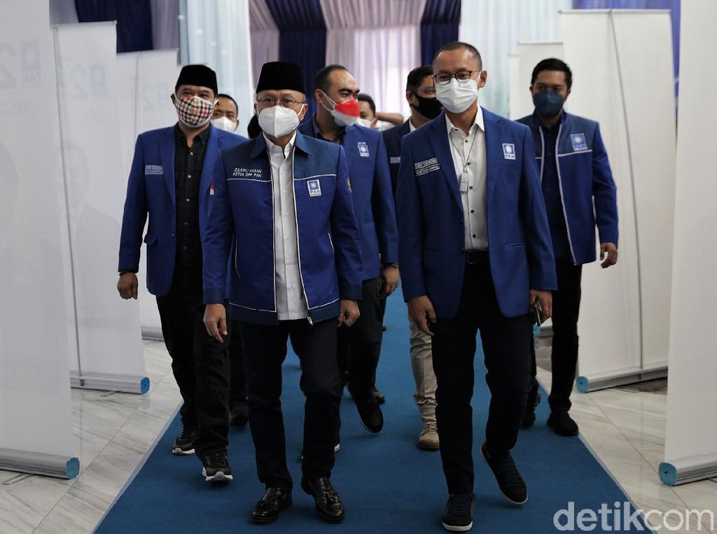Spekulasi Kursi Menteri untuk PAN Sahabat Baru Jokowi Spekulasi Kursi Menteri untuk PAN Sahabat Baru Jokowi