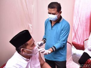 Mantan Napiter dan Keluarganya Vaksinasi di Lamongan, 4 Orang Menolak