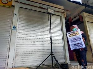 Lantai 2 Pasar Kembang Surabaya Terbakar, Pedagang Akan Direlokasi Lantai 2 Pasar Kembang Surabaya Terbakar, Pedagang Akan Direlokasi