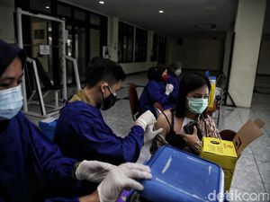 Beda Endemi Vs Hiperendemi, Tahapan Lain COVID-19 yang Bakal Dihadapi RI Beda Endemi Vs Hiperendemi, Tahapan Lain COVID-19 yang Bakal Dihadapi RI