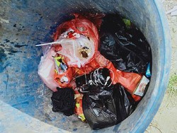 Penampakan Benda yang Dicurigai Bom di Dalam Tong di Bekasi