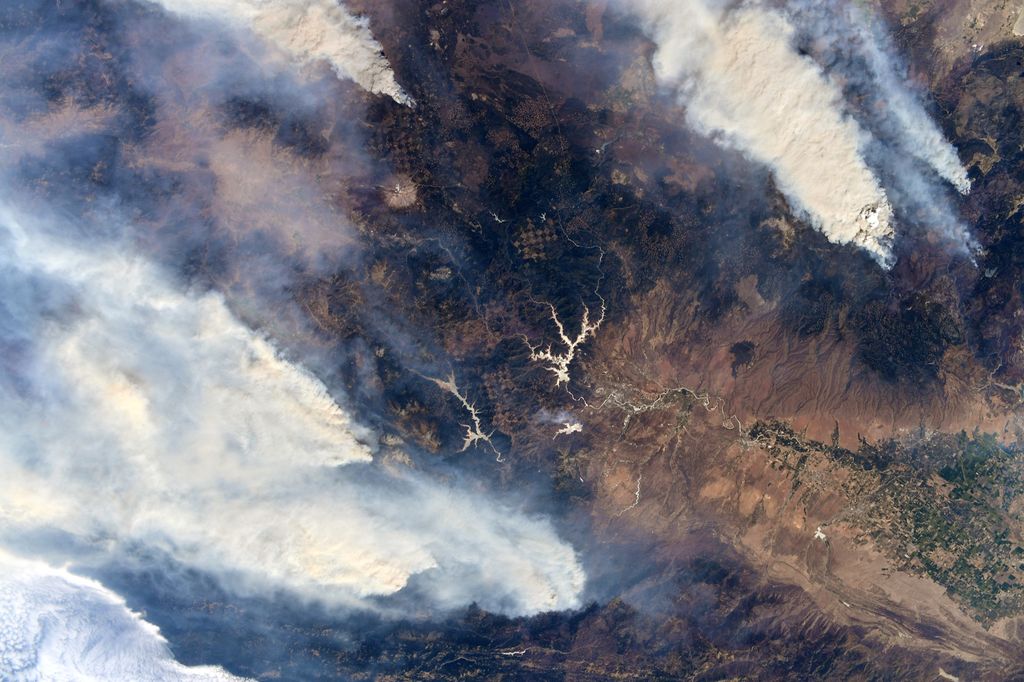 Penampakan bumi dari Luar Angkasa (Astro_Megan via Space_Station)