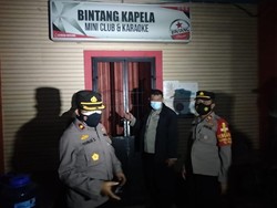 Nekat Buka saat PPKM, 4 Kafe-Tempat Karaoke di Jaktim Disegel Aparat
