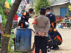 Polisi Buru 3 Pria Bermotor yang Buang Benda Mirip Bom di Bekasi