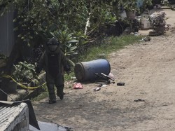 Saksi Ungkap Ciri-ciri 3 Pria yang Buang Benda Mirip Bom di Bekasi