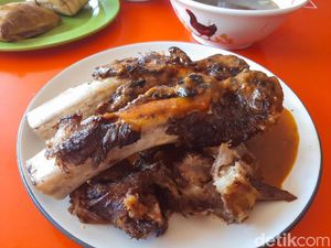 Empuk Maknyus! 5 Konro Bakar Makassar Berbumbu Lezat Ada di Sini! Empuk Maknyus! 5 Konro Bakar Makassar Berbumbu Lezat Ada di Sini!
