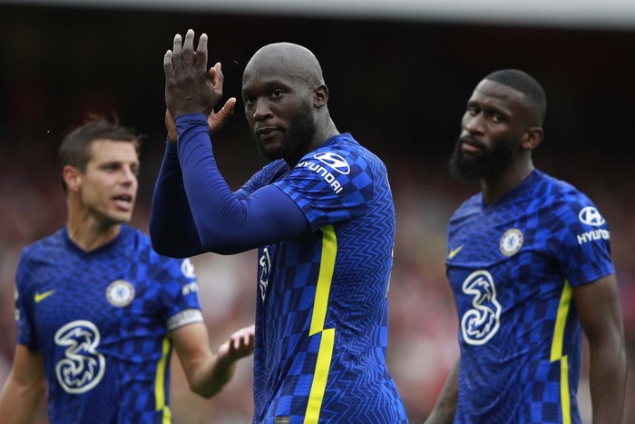 Romelu Lukaku Chelsea's Cesar Azpilicueta, left, Chelsea's Romelu Lukaku, Chelsea's Antonio Rudiger, right, during the English Premier League soccer match between Arsenal and Chelsea at the Emirates stadium in London, England, Sunday, Aug. 22, 2021. (AP Photo/Ian Walton)