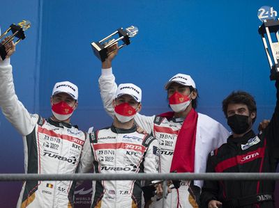 Momen Sean Gelael Bawa Merah Putih ke Podium 24 Hours of Le Mans