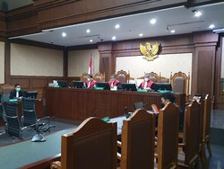 Juliari Batubara Ikuti Sidang Putusan Kasus Bansos Secara Virtual Juliari Batubara Ikuti Sidang Putusan Kasus Bansos Secara Virtual